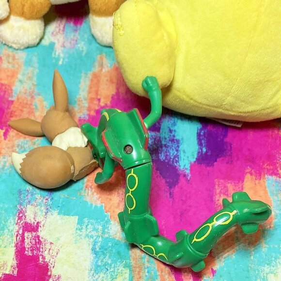 POKEMON TOYS LOT MIXED COLLECTIBLE TOY LOT - PIKACHU , EEVEE , RAYQUAZA + MORE - Picture 4 of 7